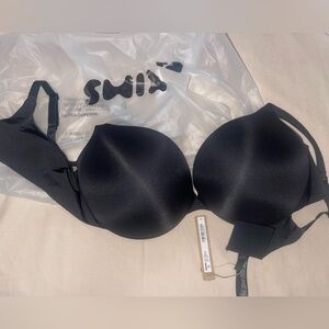 SKIMS - ultimate plunge push up bra 

Brand spanking new with tags.